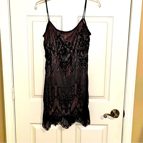 Jessica McClintock Dresses & Skirts - Beautiful Dress Black Lace with Sequins & Pink Silk Underlining